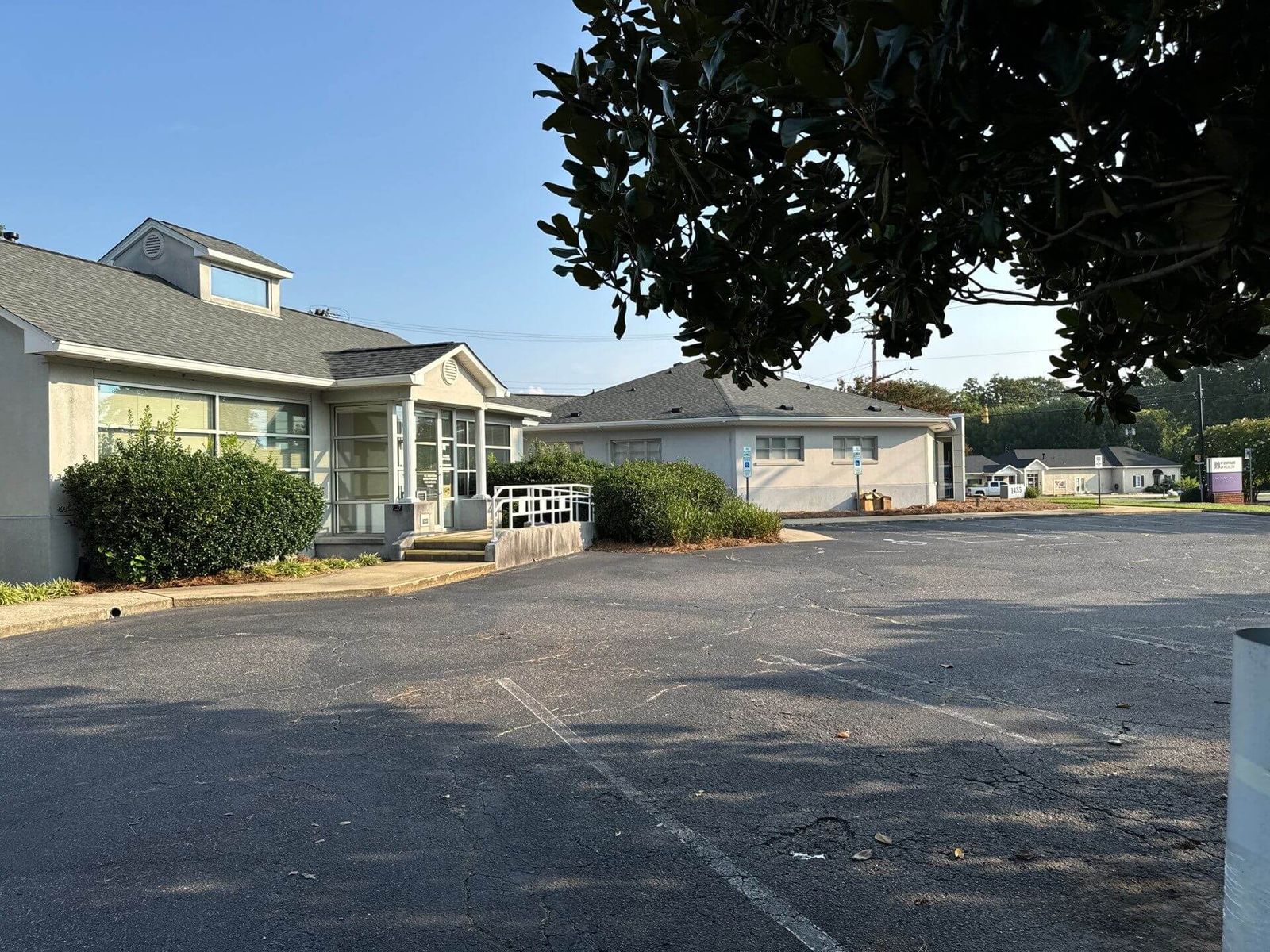 Low-rise commercial building with a new Georgetown Gray roof